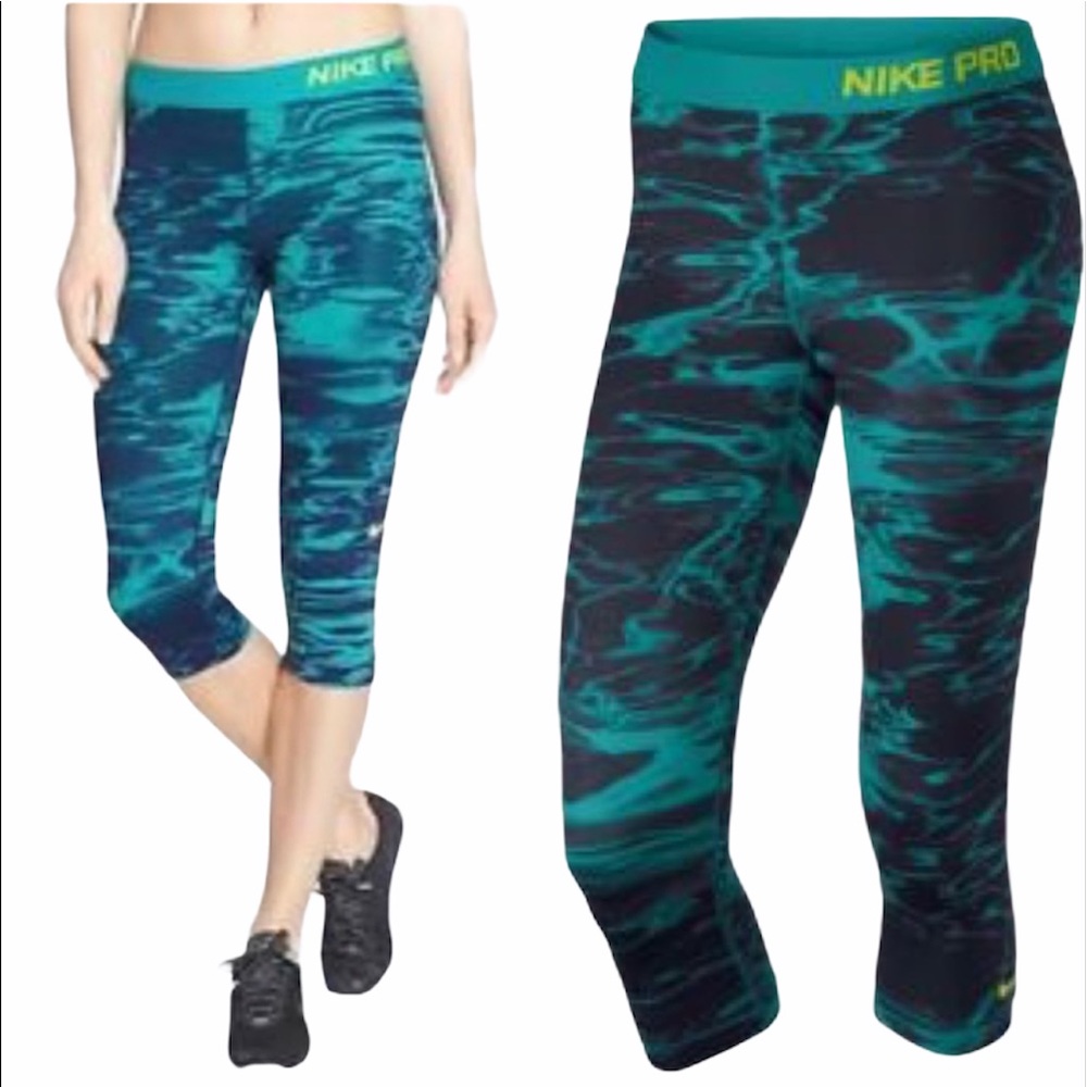 Nike Pro Printed Crop Leggings Capris. NWT.